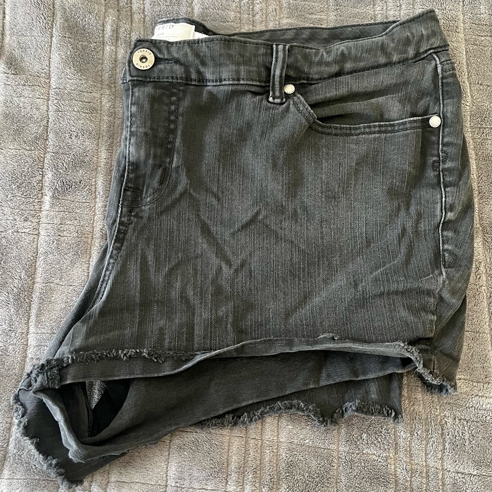 ⭐️ PRICE DROP ⭐️ Torrid Faded Black Destroyed Jean Shorty Shorts